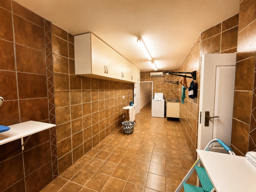6 Bedroom Property for Sale in Monte Christo Western Cape